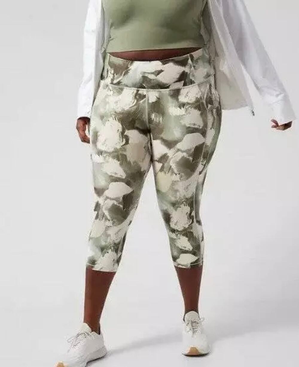 ATHLETA Ultimate Stash II Capri Leggings Green Brushed Medium M